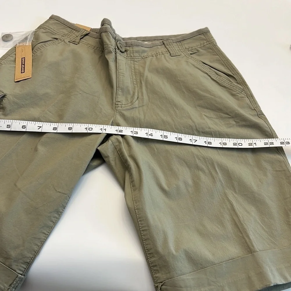 Dkny cotton blend Bermuda/Cargo shorts NWT size 10 green color